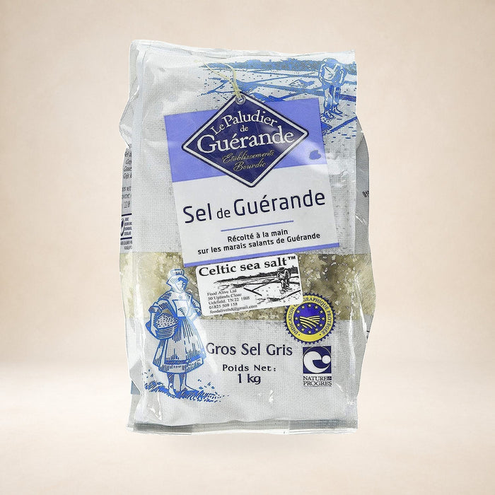 Le Paludier de Guérande Coarse Celtic Sea Salt 1kg on a warm studio background